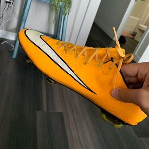 Nike Mercurial Vapor 10 Soccer Cleats